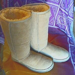 UGG Classic Beige Shearling Boots SIZE 7